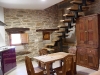 apartamento_cocina_americana_mesa_escalera